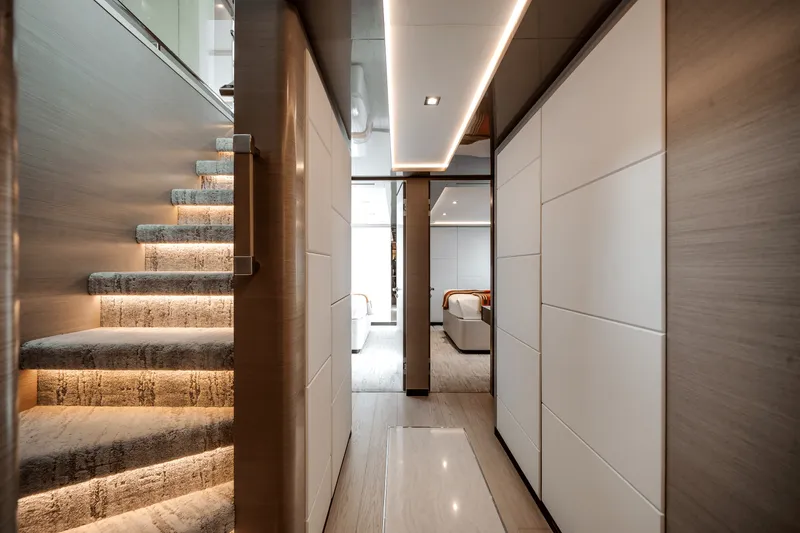 Slide: The Image of Ocean Alexander 30R 2022 - 21