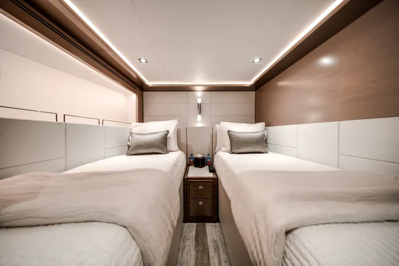 Slide: The Image of Ocean Alexander 30R 2022 - 22