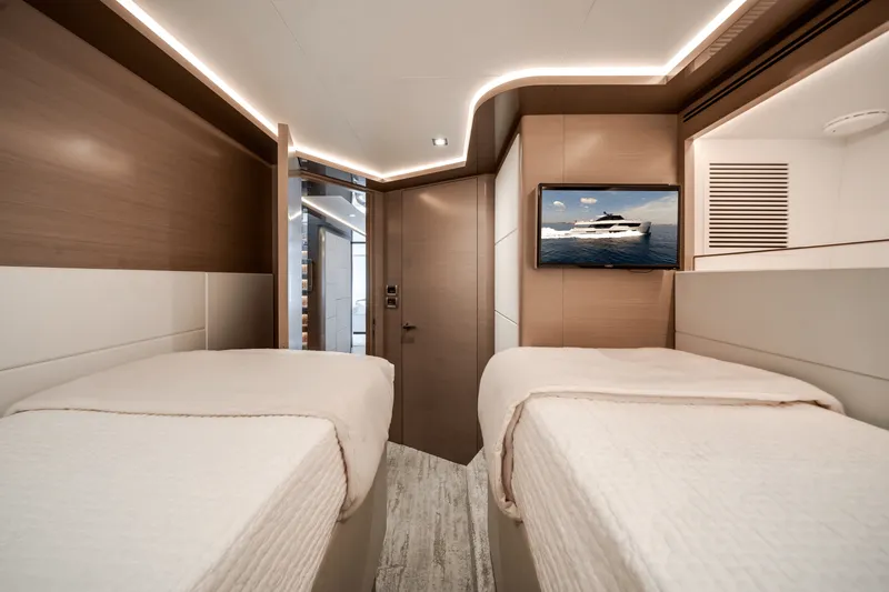 Slide: The Image of Ocean Alexander 30R 2022 - 23