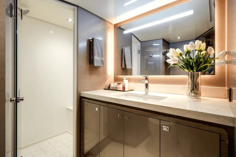 Slide: The Image of Ocean Alexander 30R 2022 - 24