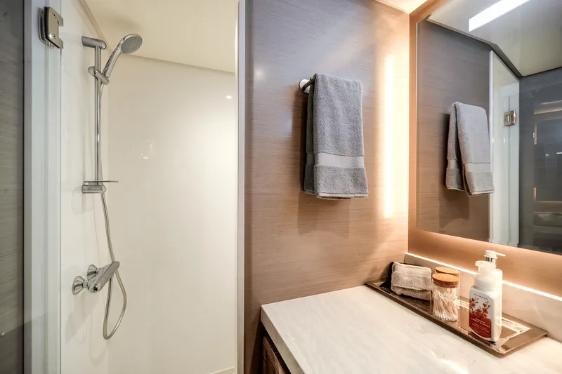 Slide: The Image of Ocean Alexander 30R 2022 - 25