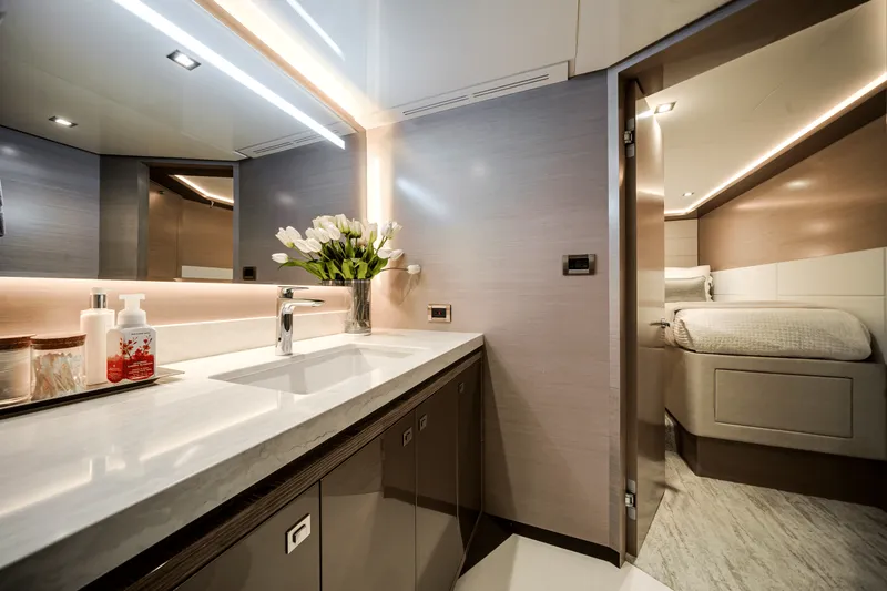 Slide: The Image of Ocean Alexander 30R 2022 - 26