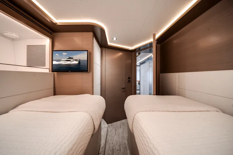 Slide: The Image of Ocean Alexander 30R 2022 - 28