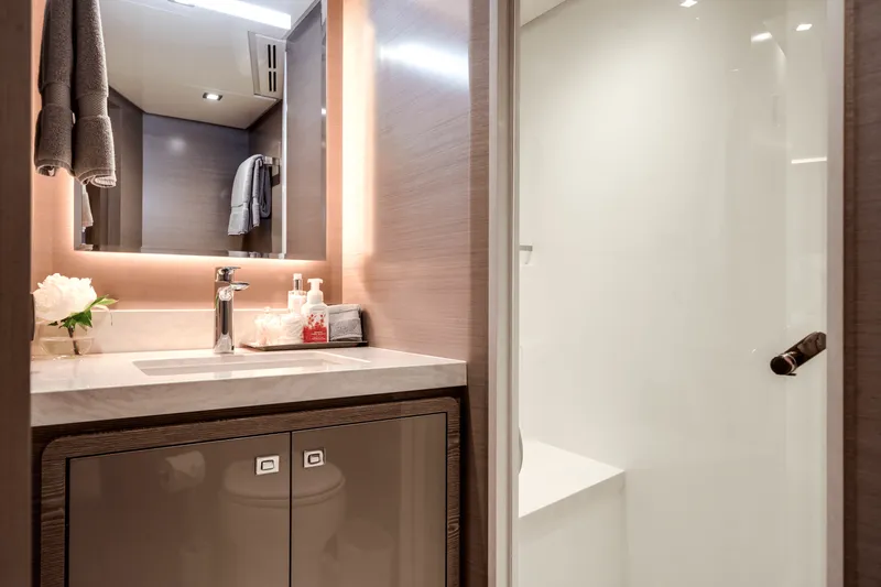 Slide: The Image of Ocean Alexander 30R 2022 - 29