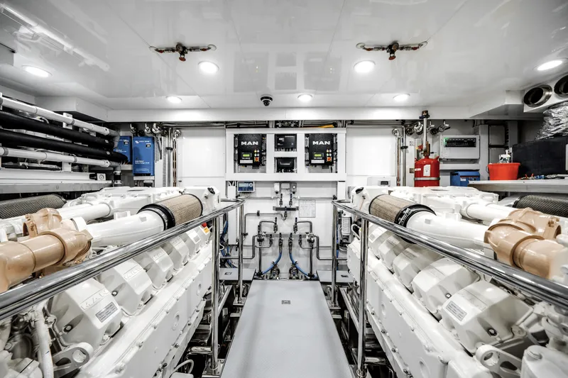 Slide: The Image of Ocean Alexander 30R 2022 - 31