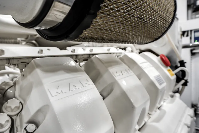 Slide: The Image of Ocean Alexander 30R 2022 - 32