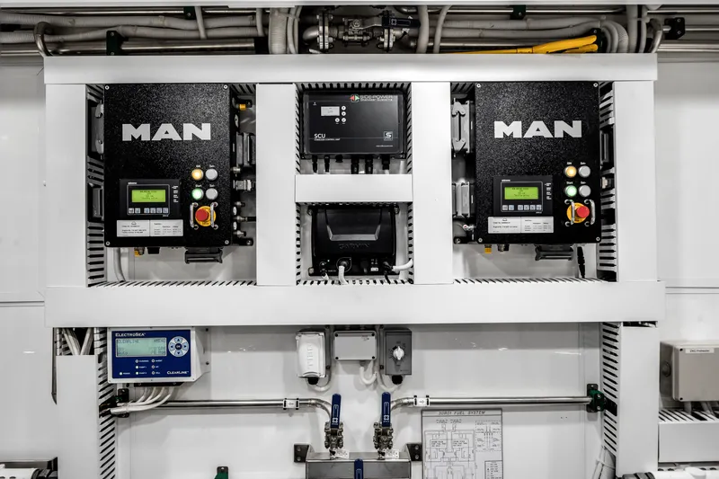 Slide: The Image of Ocean Alexander 30R 2022 - 33