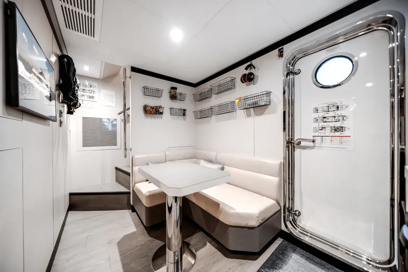 Slide: The Image of Ocean Alexander 30R 2022 - 36