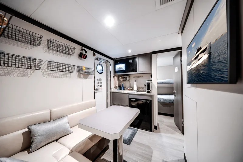 Slide: The Image of Ocean Alexander 30R 2022 - 37