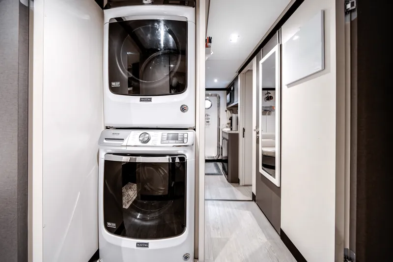 Slide: The Image of Ocean Alexander 30R 2022 - 38