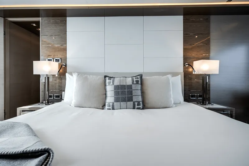 Slide: The Image of Ocean Alexander 30R 2022 - 40