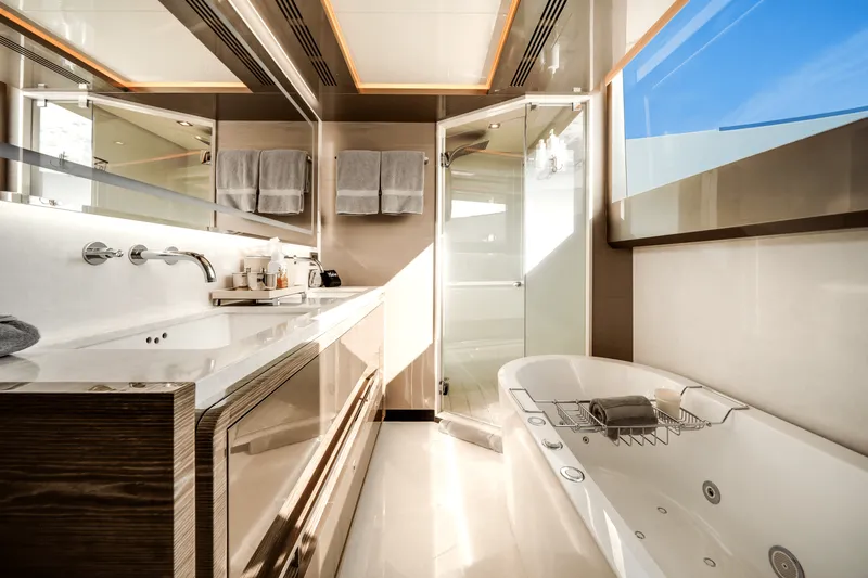 Slide: The Image of Ocean Alexander 30R 2022 - 46