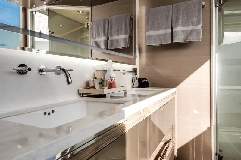 Slide: The Image of Ocean Alexander 30R 2022 - 47