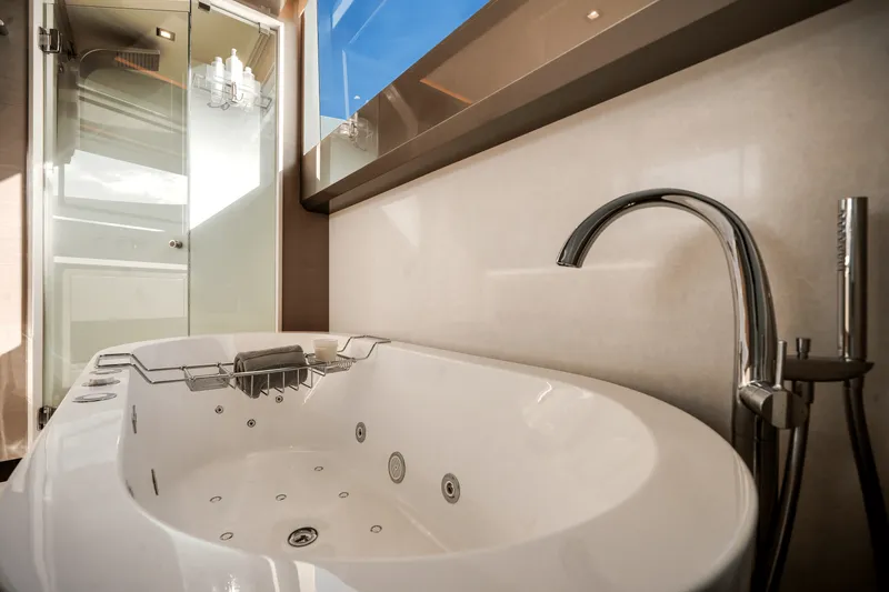 Slide: The Image of Ocean Alexander 30R 2022 - 48