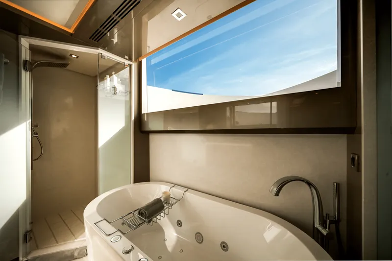 Slide: The Image of Ocean Alexander 30R 2022 - 49