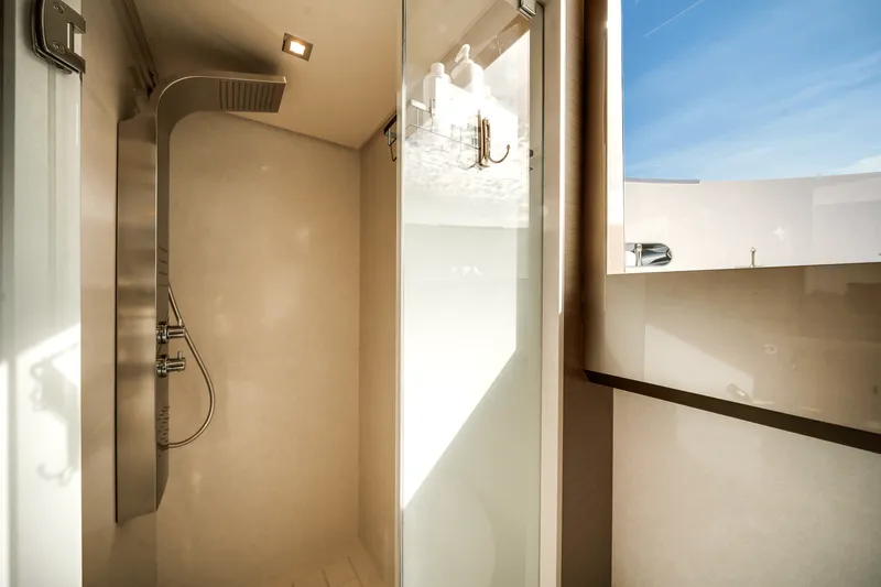 Slide: The Image of Ocean Alexander 30R 2022 - 50