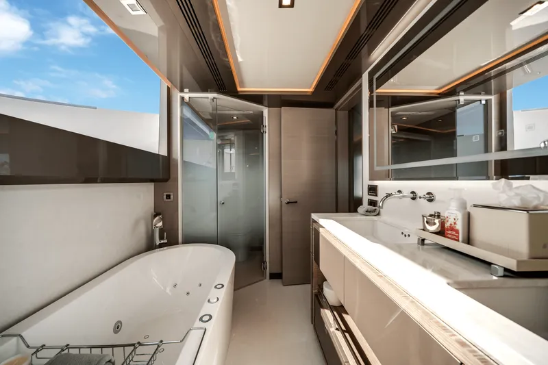 Slide: The Image of Ocean Alexander 30R 2022 - 51