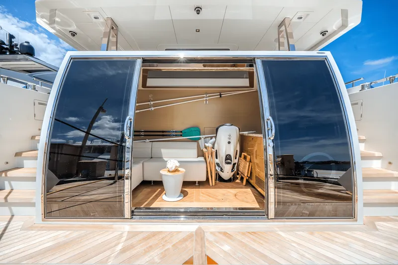 Slide: The Image of Ocean Alexander 30R 2022 - 6