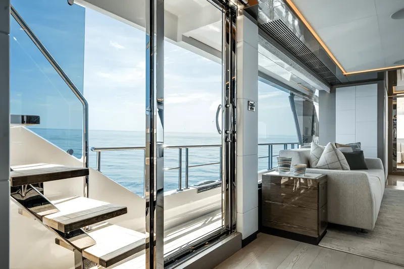 Slide: The Image of Ocean Alexander 30R 2022 - 68