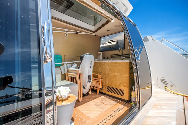 Slide: The Image of Ocean Alexander 30R 2022 - 7