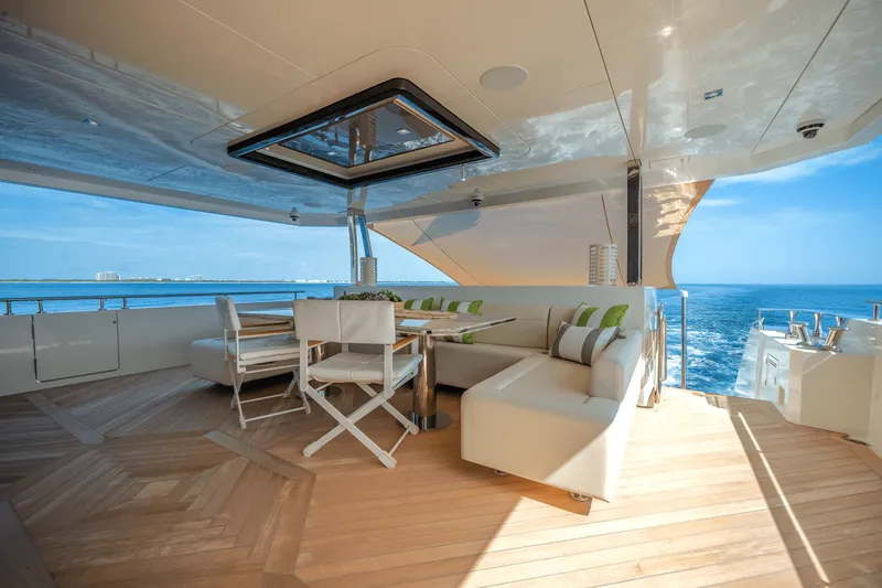 Slide: The Image of Ocean Alexander 30R 2022 - 76