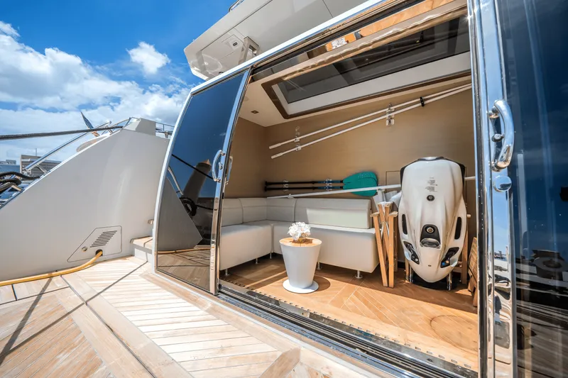 Slide: The Image of Ocean Alexander 30R 2022 - 8