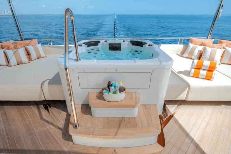 Slide: The Image of Ocean Alexander 30R 2022 - 95