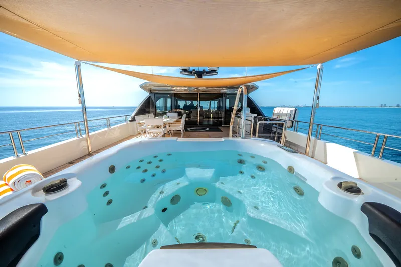 Slide: The Image of Ocean Alexander 30R 2022 - 98