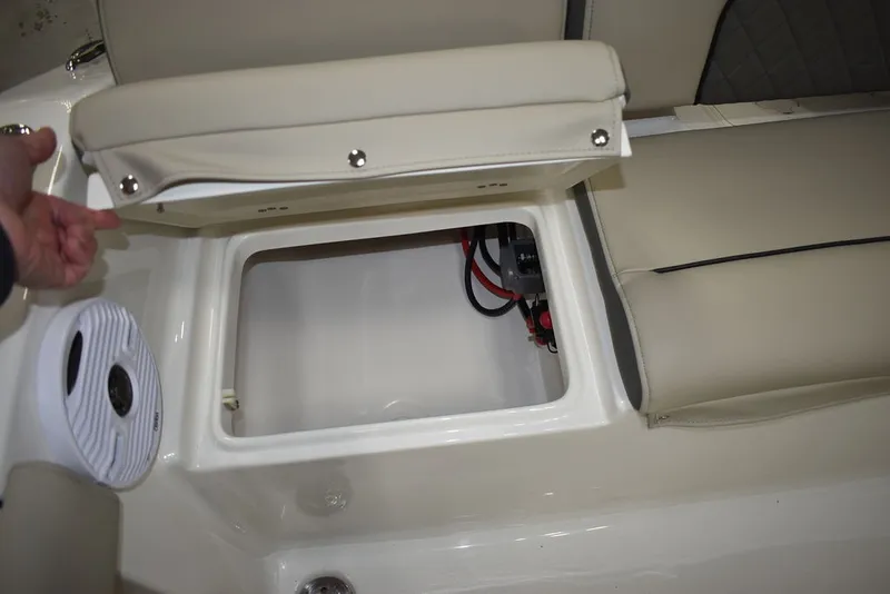 Slide: The Image of Key West Boats 189 FS 2026 - 16