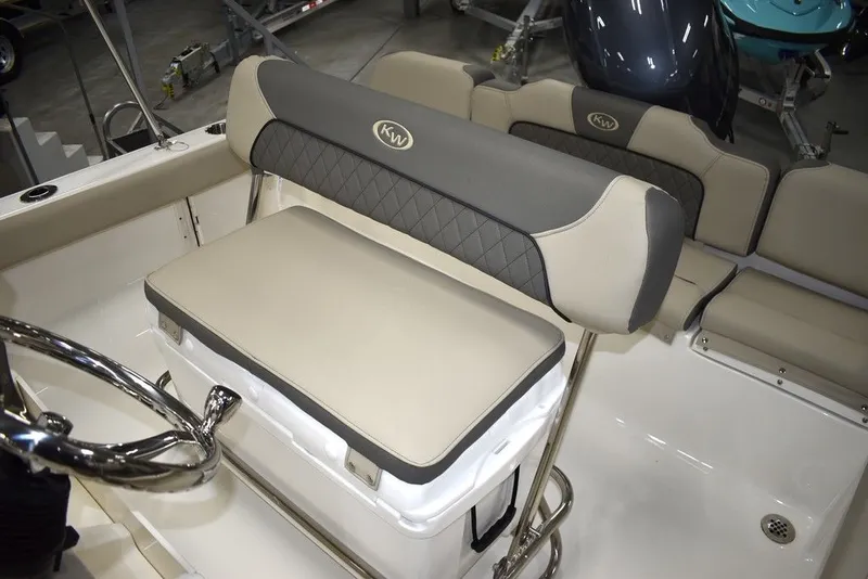 Slide: The Image of Key West Boats 189 FS 2026 - 24