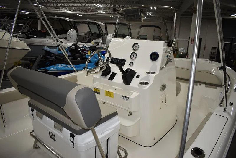 Slide: The Image of Key West Boats 189 FS 2026 - 7