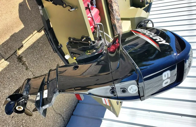 Slide: The Image of Mercury 60 HP 4 stroke EFI engine - 10