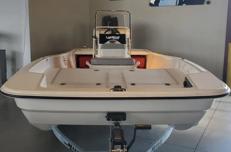 Slide: The Image of 2023 Mako Pro Skiff 17 CC boat in showroom, front view. - 3