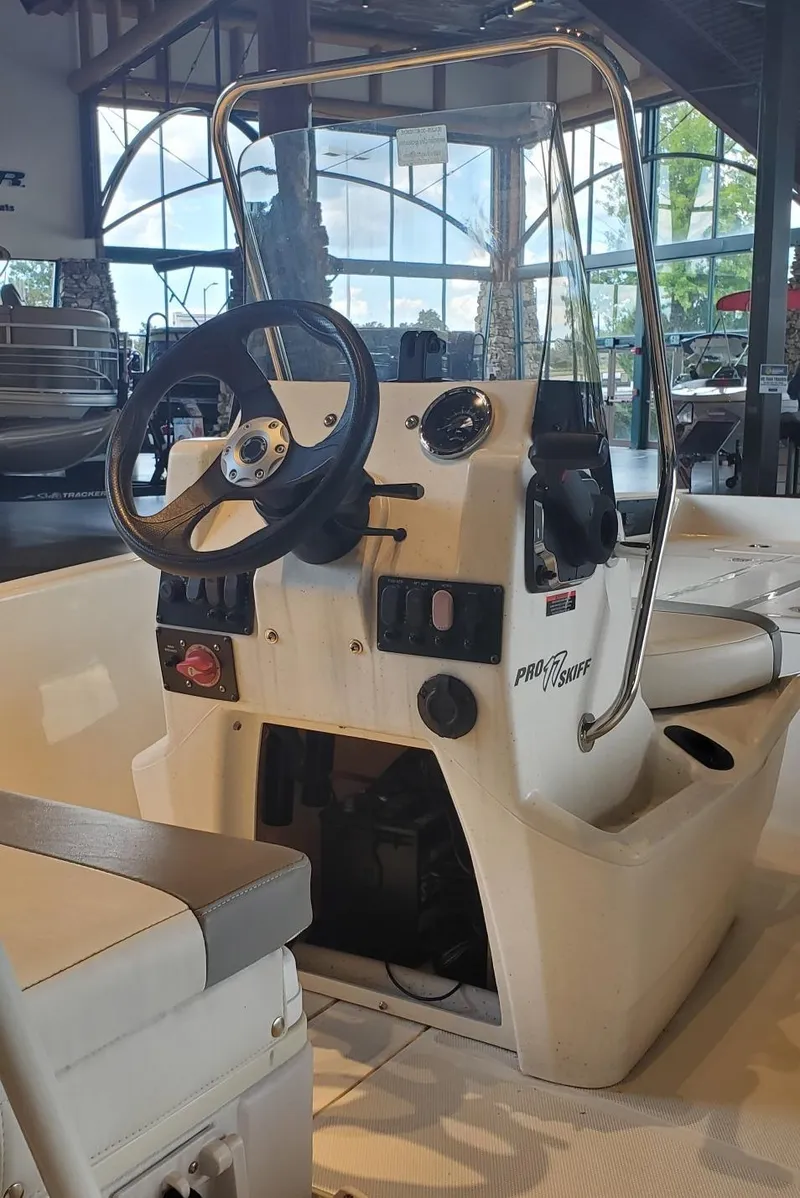Slide: The Image of 2023 Mako Pro Skiff 17 CC boat interior with steering console. - 5