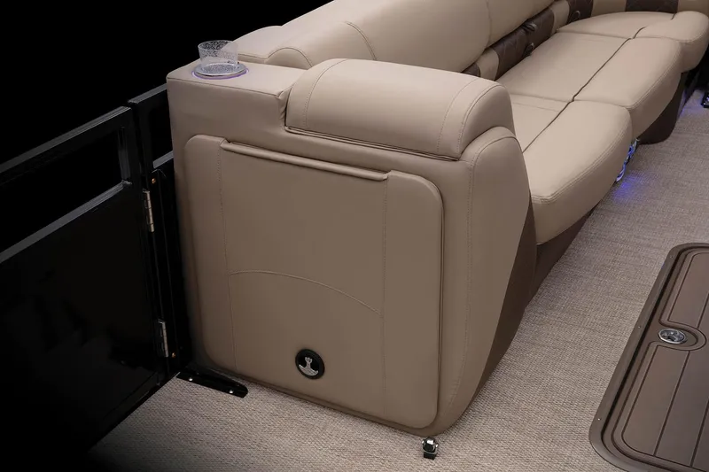 Slide: The Image of Regency 250 LE3 2023 - 26