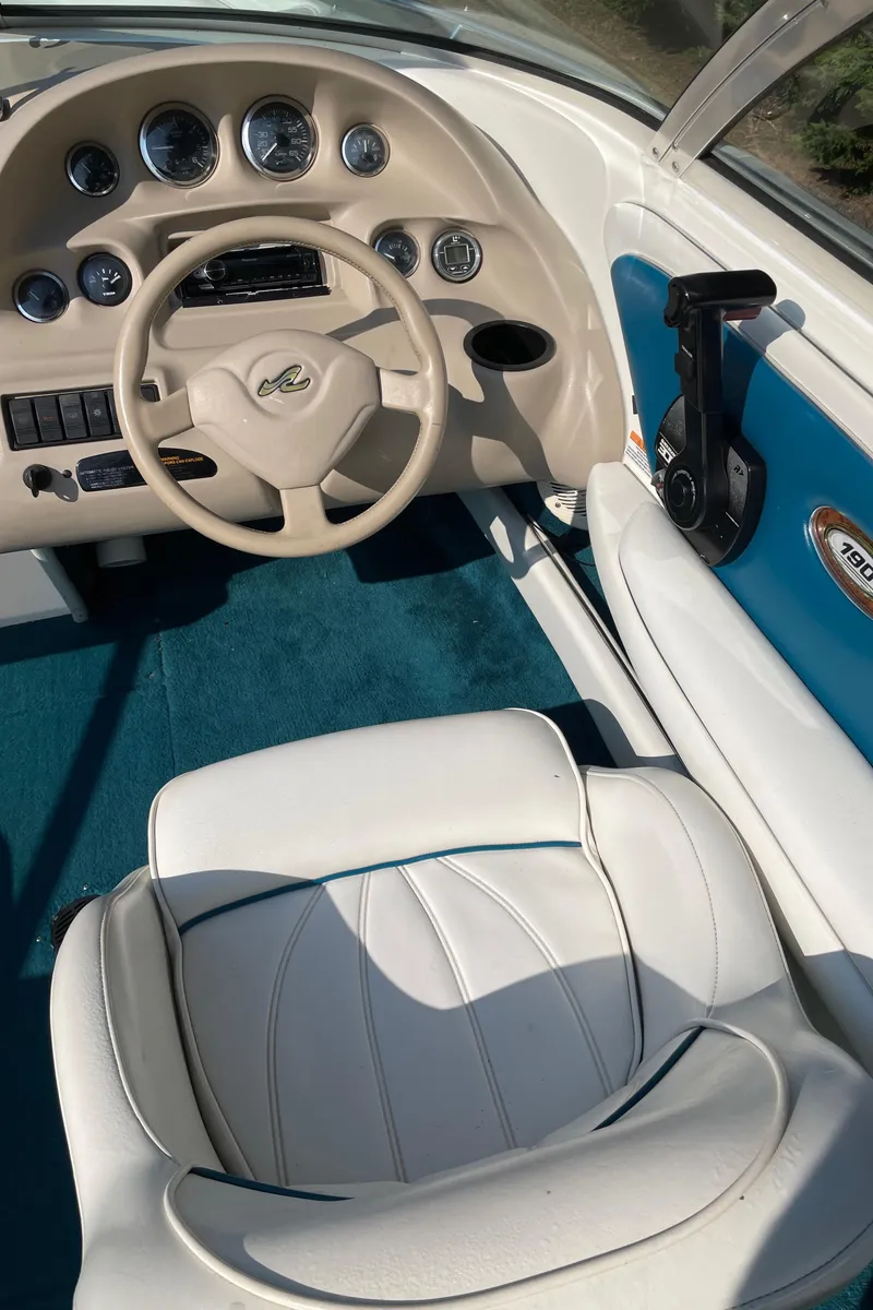Slide: The Image of 1997 Sea Ray 190 Signature boat interior with steering wheel and dashboard. - 10