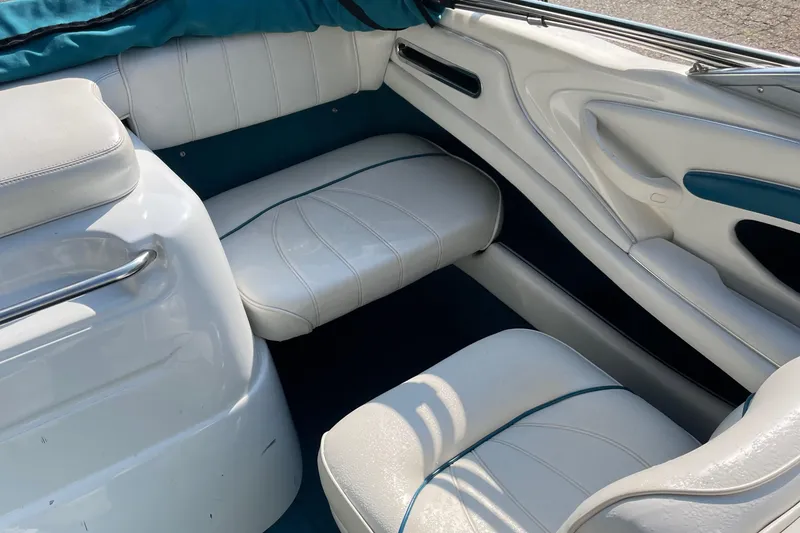 Slide: The Image of Interior of 1997 Sea Ray 190 SIGNATURE boat with white leather seats. - 15