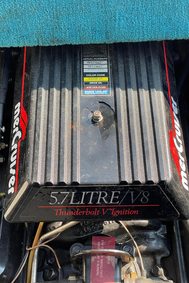 Slide: The Image of 5.7L V8 MerCruiser engine in 1997 Sea Ray 190 SIGNATURE boat. - 26