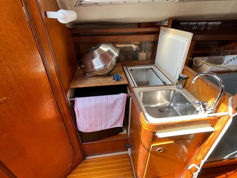 Slide: The Image of Beneteau First 32 1984 - 18