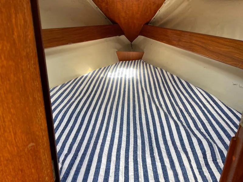 Slide: The Image of Beneteau First 32 1984 - 22