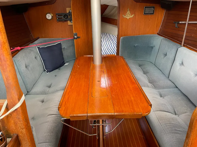 Slide: The Image of Beneteau First 32 1984 - 25