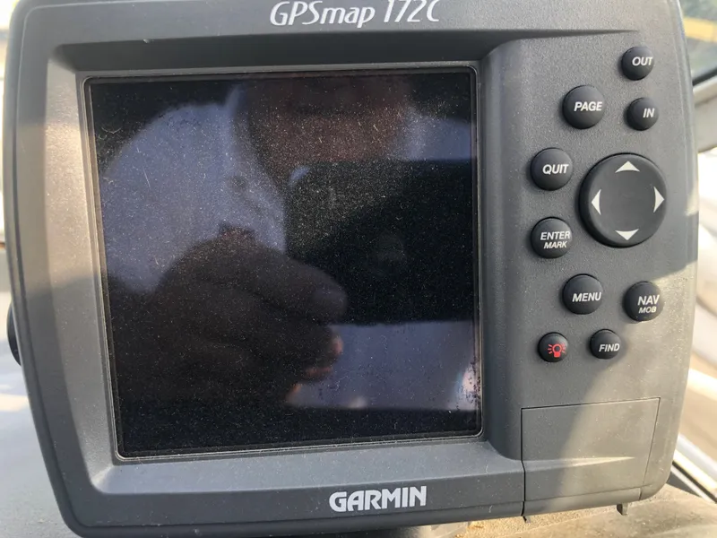 Slide: The Image of Garmin GPSmap 172C on 1986 Cruisers ESPRIT 3370 boat. - 5