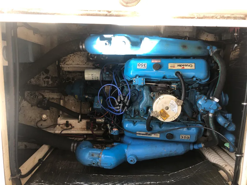 Slide: The Image of 1986 Cruisers ESPRIT 3370 engine compartment with blue Crusader 350 engine. - 7
