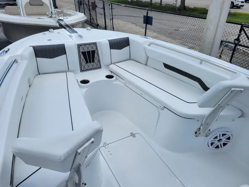 Slide: The Image of 2023 Wellcraft 222 Fisherman boat interior with white seating and cup holders. - 4