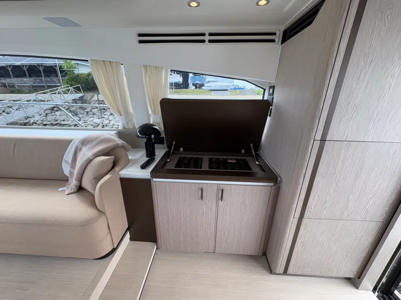 Slide: The Image of Azimut 53 FLY 2025 - 13