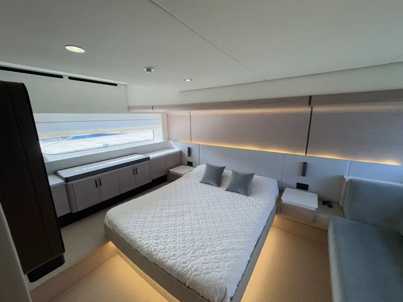 Slide: The Image of Azimut 53 FLY 2025 - 23