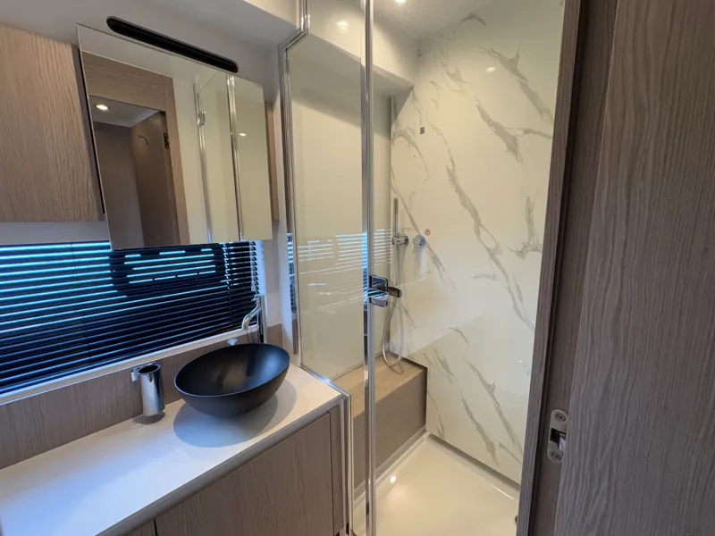 Slide: The Image of Azimut 53 FLY 2025 - 33