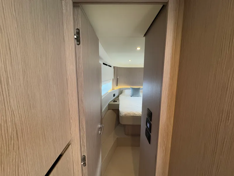 Slide: The Image of Azimut 53 FLY 2025 - 35