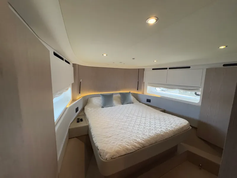 Slide: The Image of Azimut 53 FLY 2025 - 36