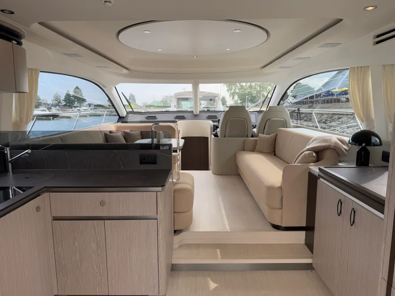 Slide: The Image of Azimut 53 FLY 2025 - 9